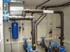 Druckleitungen eines pneumatischen Abwasser-Pumpwerks