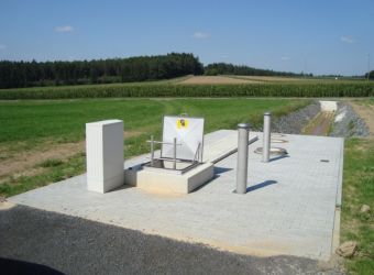 Pneumatische Abwasserförderanlage unterflur aufgestellt - OEKERMANN Abwassertechnik